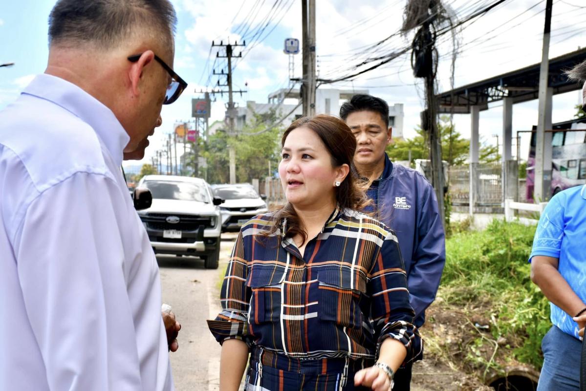 นายกจอย (นายก อบจ.ตาก) สนับสนุนเครื่องจักรพร้อมน้ำมันเชื้อเพลิง งบประมาณ 23,900 บาท ขุดลอกคลองสาธารณะ ในพื้นที่ อ.แม่สอด 