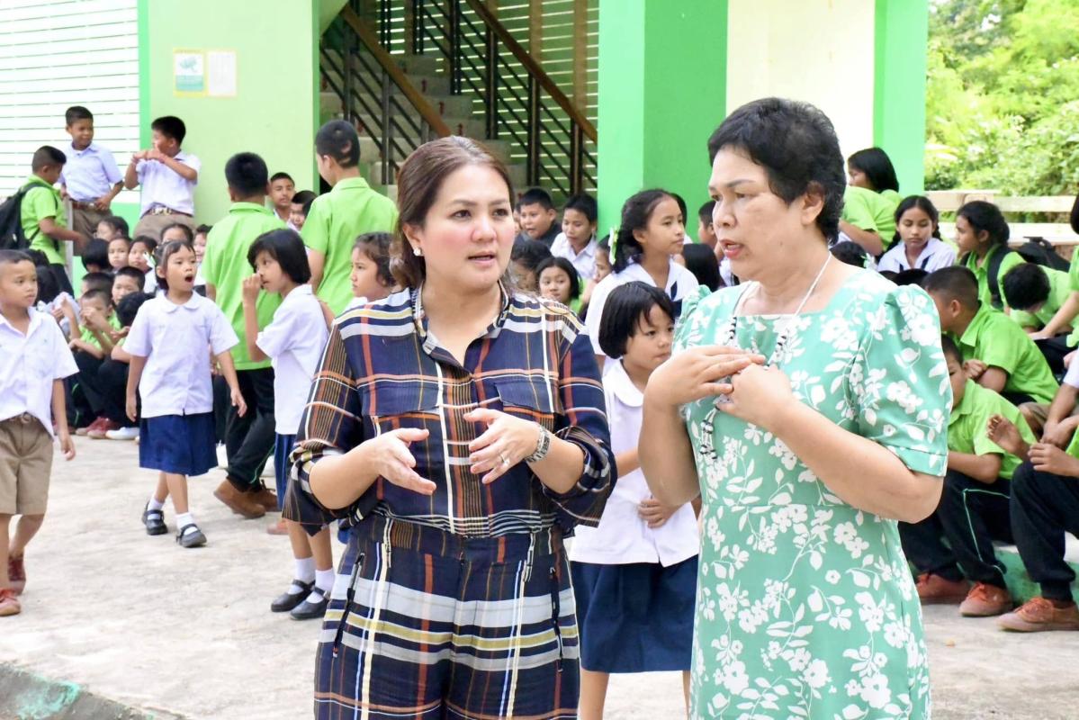 นายกจอย พบปะผู้บริหาร คณะครูและนักเรียนโรงเรียนบ้านห้วยนกแล อ.แม่ระมาด