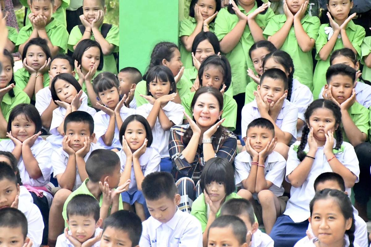 นายกจอย พบปะผู้บริหาร คณะครูและนักเรียนโรงเรียนบ้านห้วยนกแล อ.แม่ระมาด