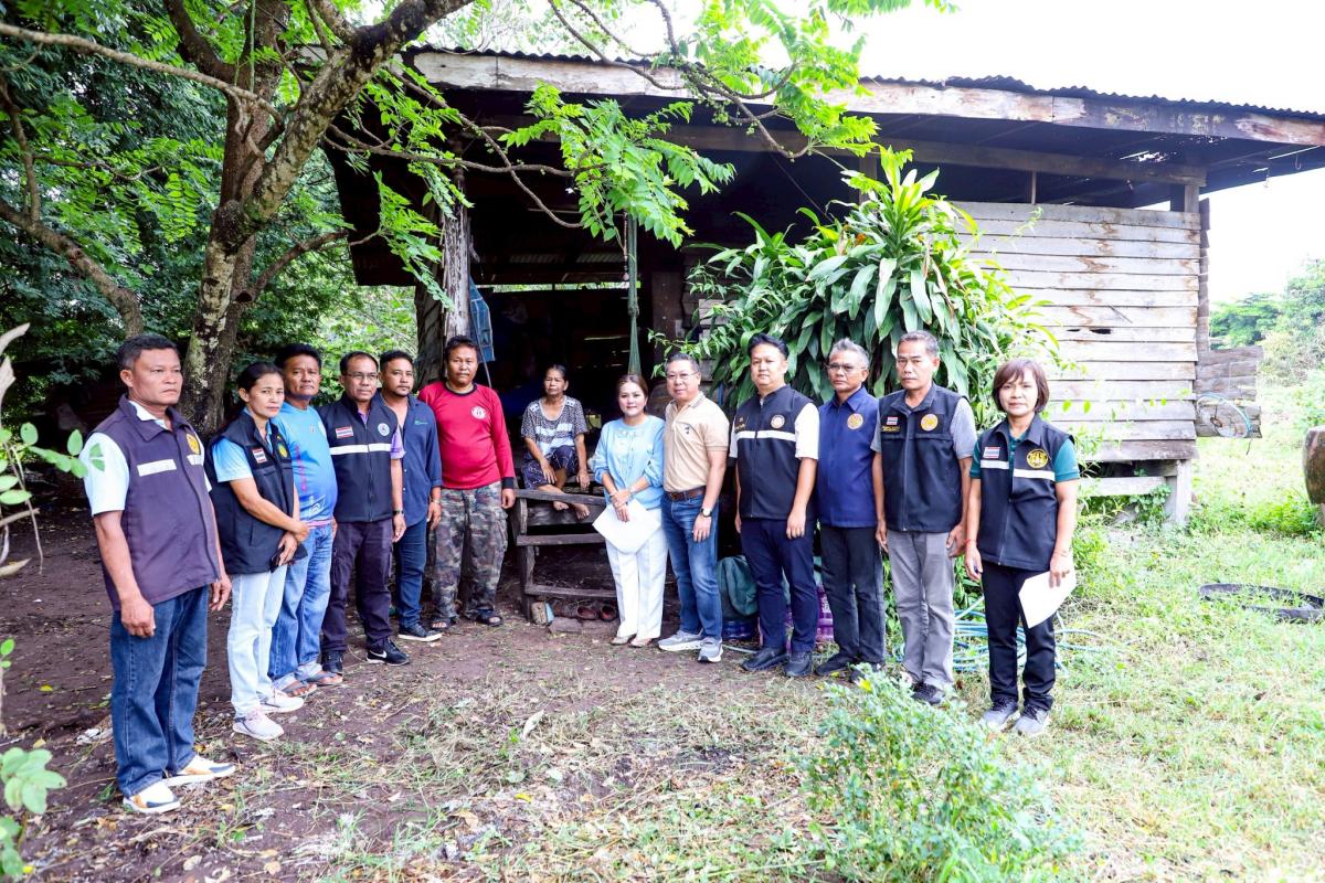 นายกจอย นายก อบจ.ตาก ลงพื้นที่ตรวจเยี่ยม และประเมินบ้านของผู้พิการที่ขอรับการสนับสนุนงบประมาณจากกองทุนฟื้นฟูสมรรถภาพจังหวัดตาก