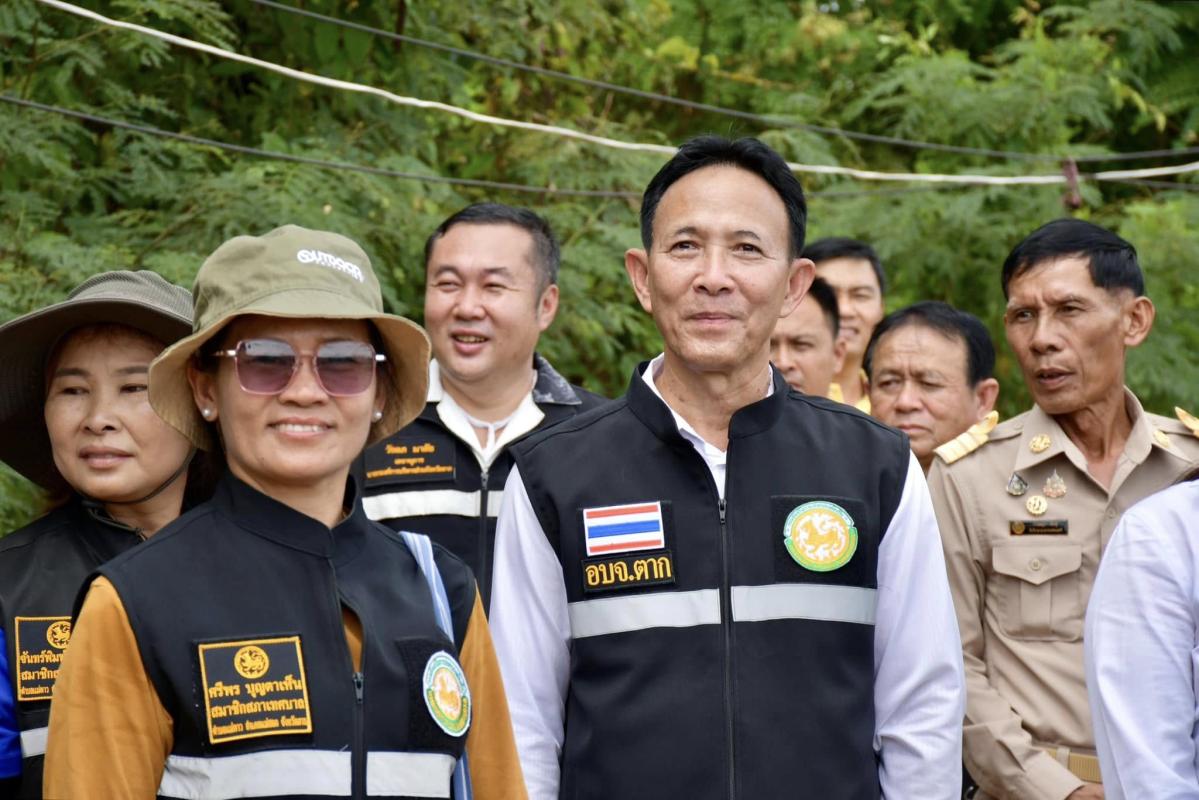 นายกจอย (นายก อบจ.ตาก) สนับสนุนเครื่องจักรพร้อมน้ำมันเชื้อเพลิง งบประมาณ 50,000 บาท ในพื้นที่ ต.แม่ตาว อ.แม่สอด 