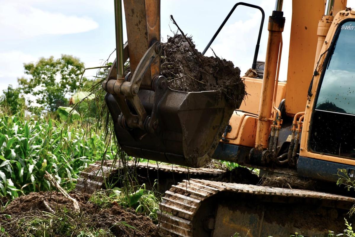 นายกจอย (นายก อบจ.ตาก) สนับสนุนเครื่องจักรพร้อมน้ำมันเชื้อเพลิง งบประมาณ 50,000 บาท ในพื้นที่ ต.แม่ตาว อ.แม่สอด 