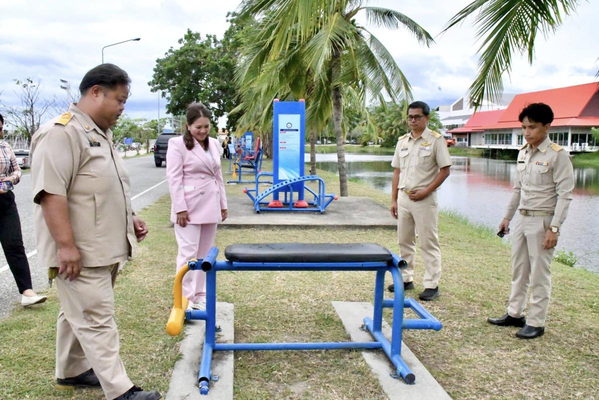 นายกจอย (นายก อบจ.ตาก) ตรวจเครื่องออกกำลังกายกลางแจ้ง สนามกีฬา อบจ.ตาก