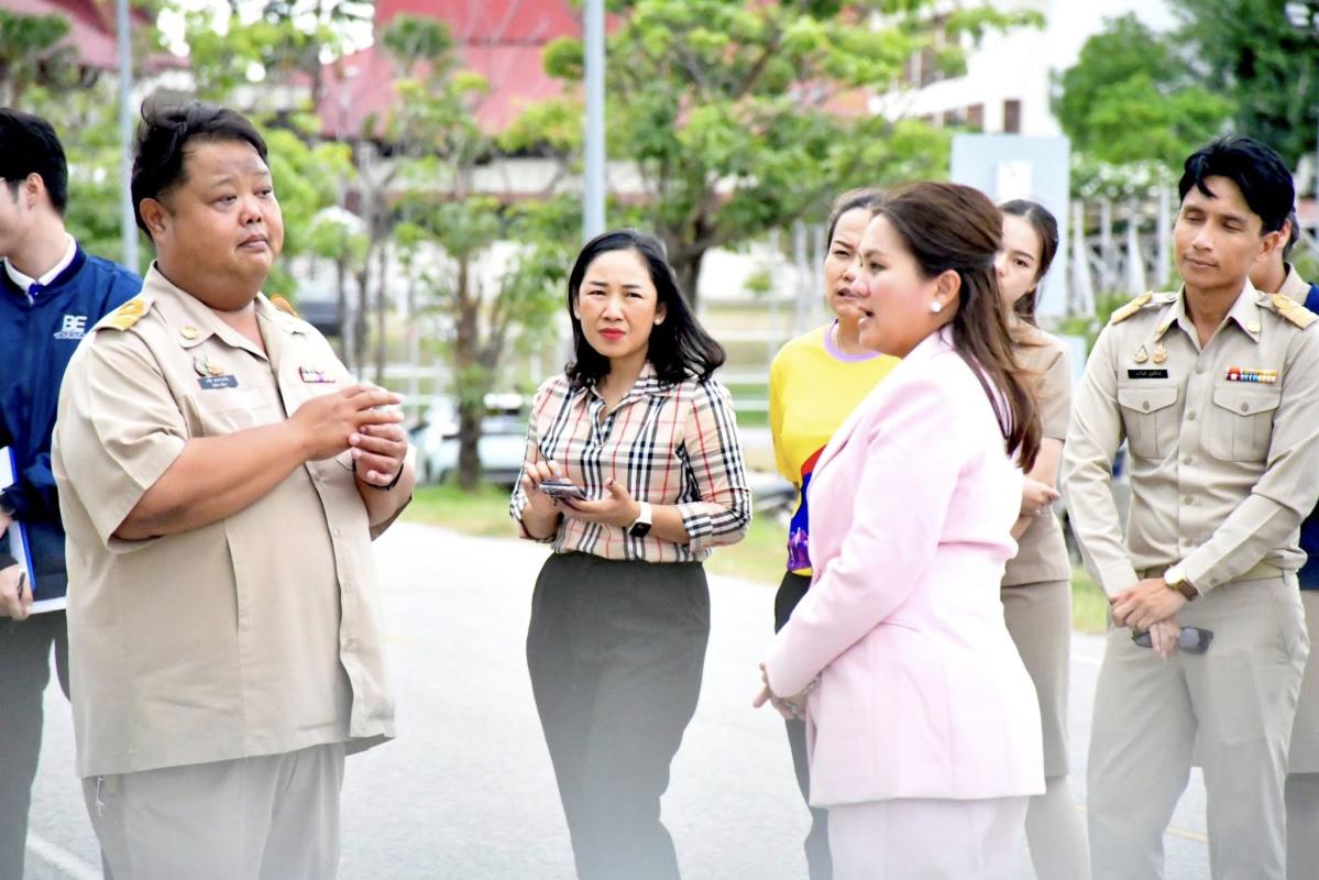 นายกจอย (นายก อบจ.ตาก) ตรวจเครื่องออกกำลังกายกลางแจ้ง สนามกีฬา อบจ.ตาก