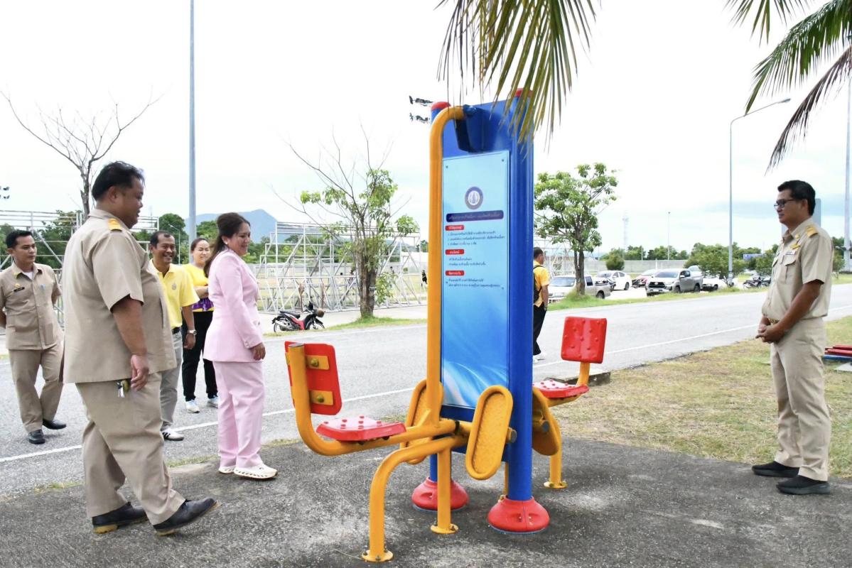 นายกจอย (นายก อบจ.ตาก) ตรวจเครื่องออกกำลังกายกลางแจ้ง สนามกีฬา อบจ.ตาก