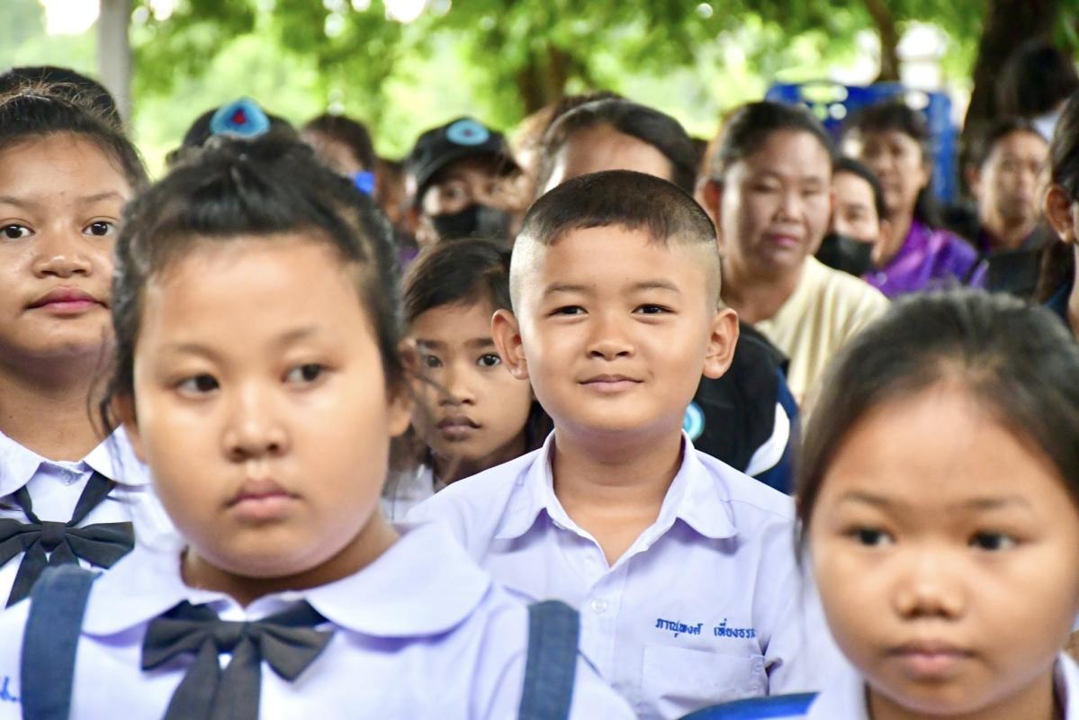 อบจ.ตาก มอบสื่อการเรียนการสอน โรงเรียนบ้านเนินมะลื่น งบประมาณ 75,000 บาท