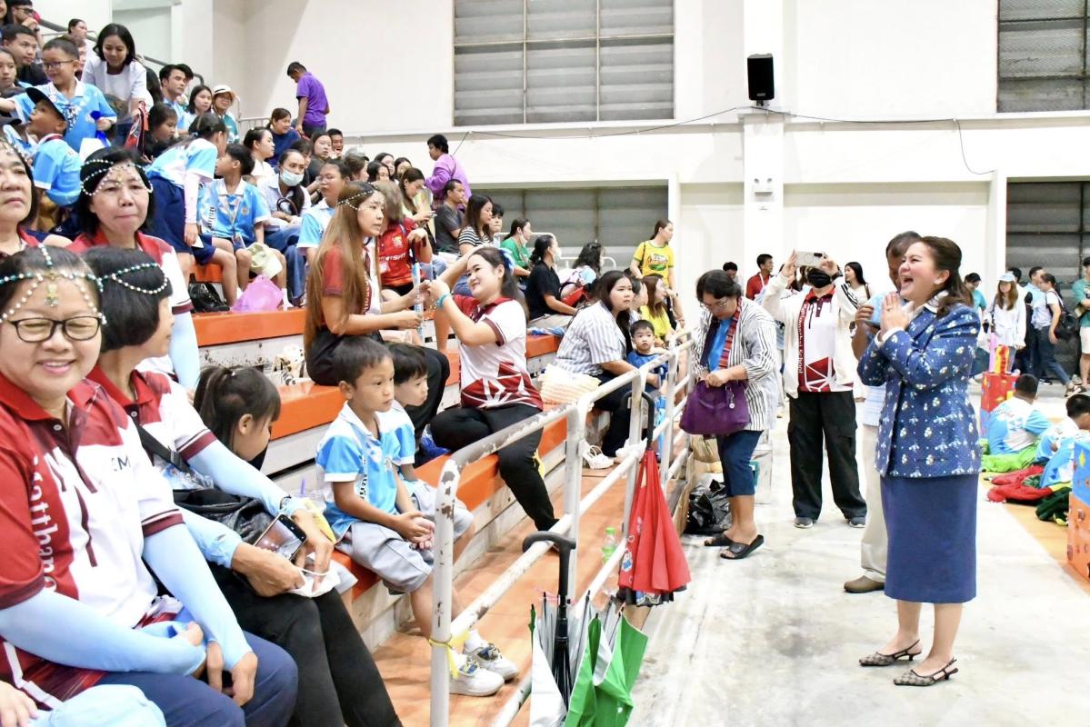 นายกจอย เปิดอาคารโรงพละศึกษา 1,000 ที่นั่ง ให้คณะครูและนักเรียนโรงเรียนมัธโนทัย ใช้ในการแข่งขันกีฬาสีภายใน ประจำปี 2568