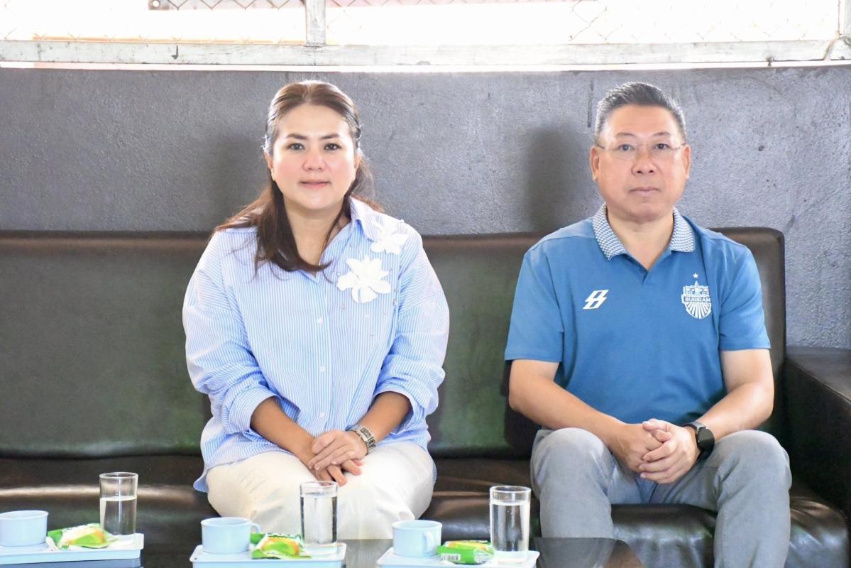 นายก อบจ.ตาก (นายกจอย) สนับสนุนงบประมาณจัดซื้อพร้อมส่งมอบสื่อการเรียนการสอนให้แก่โรงเรียน 4 โรงเรียนในเขต อ.พบพระ งบประมาณรวม 1,200,000 บาท ณ โรงเรียนบ้านร่มเกล้า 2 อ.พบพระ