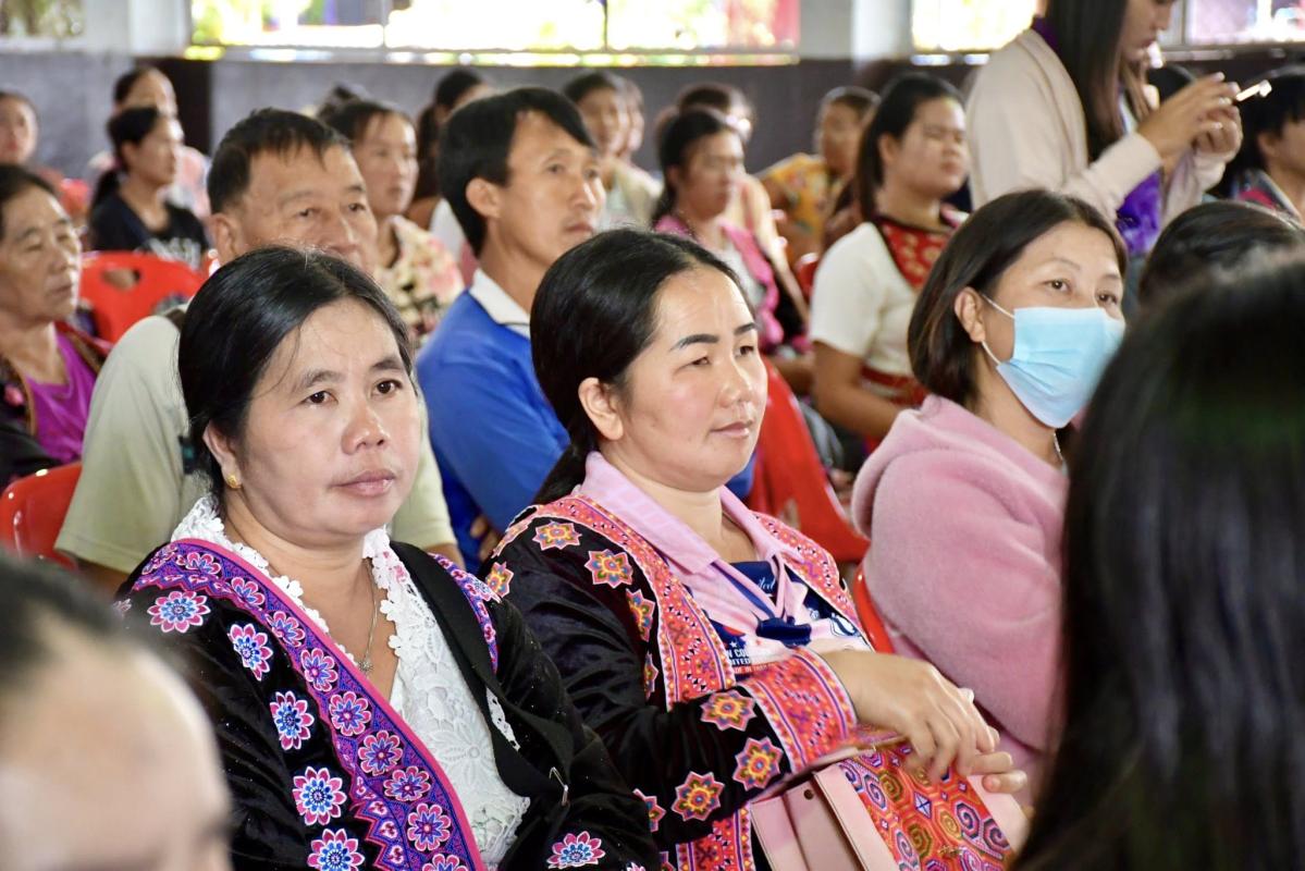 นายก อบจ.ตาก (นายกจอย) สนับสนุนงบประมาณจัดซื้อพร้อมส่งมอบสื่อการเรียนการสอนให้แก่โรงเรียน 4 โรงเรียนในเขต อ.พบพระ งบประมาณรวม 1,200,000 บาท ณ โรงเรียนบ้านร่มเกล้า 2 อ.พบพระ