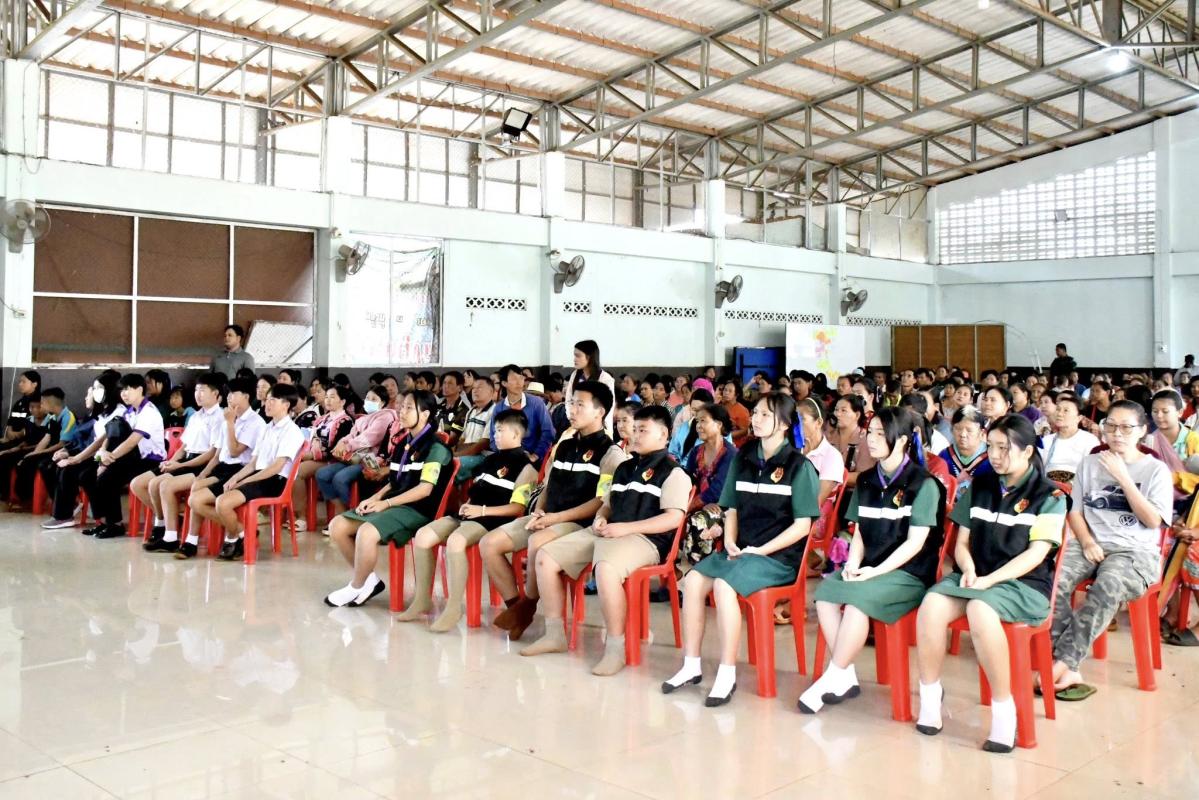 นายก อบจ.ตาก (นายกจอย) สนับสนุนงบประมาณจัดซื้อพร้อมส่งมอบสื่อการเรียนการสอนให้แก่โรงเรียน 4 โรงเรียนในเขต อ.พบพระ งบประมาณรวม 1,200,000 บาท ณ โรงเรียนบ้านร่มเกล้า 2 อ.พบพระ