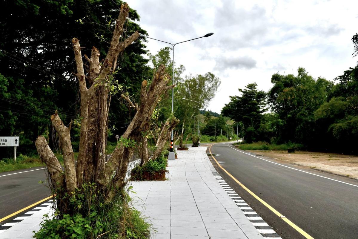 นายกจอย (นายกอบจ.ตาก) ตรวจติดตามโครงการปรับปรุงถนนโดยซ่อมแซมเป็นผิวทางแอสฟัลท์ติกคอนกรีต (Overlay) พื้นที่ อ.แม่สอด - อ.แม่ระมาด งบประมาณ 1,949,000 บาท