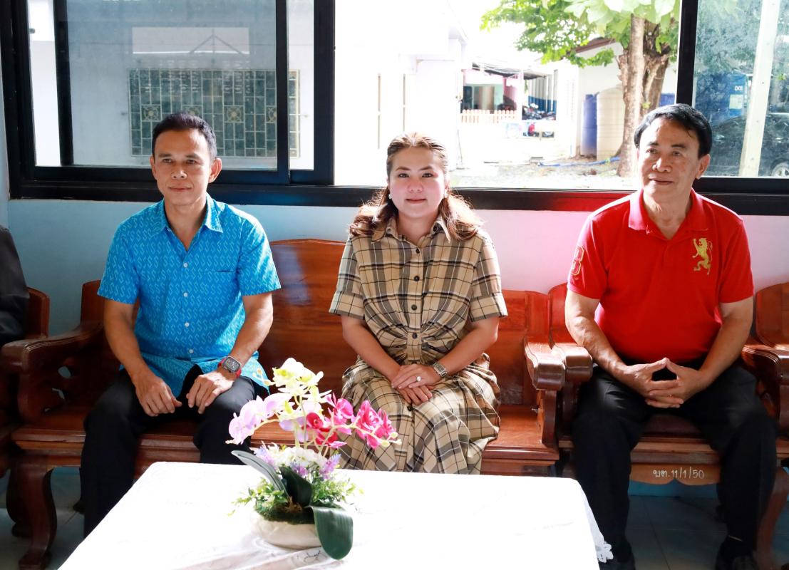 อบจ.ตาก สนับสนุนงบประมาณ 200,000 บาท มอบสื่อการเรียนการสอนแก่โรงเรียนบ้านตากประถมวิทยาคม อำเภอบ้านตาก ”