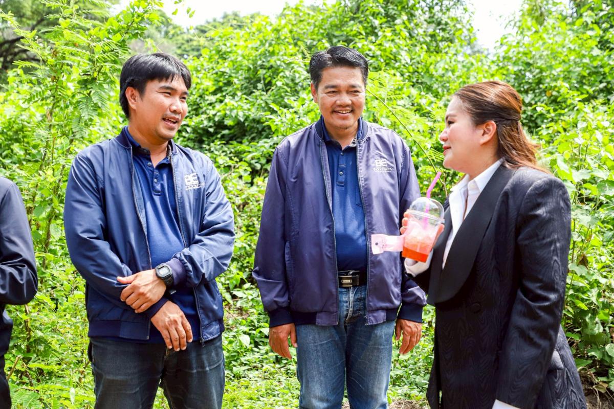 นายกจอย (นายกอบจ.ตาก) ตรวจติดตามการทำงานของเครื่องจักร งานขุดลอกลำห้วยแม่แจ้ งบประมาณ 100,000บาท