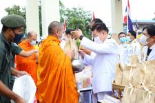 พิธีทำบุญตักบาตรพระสงฆ์ จำนวน 89 รูป ถวายเป็นพระราชกุศล เนื่องในวันคล้ายวันสวรรคต พระบาทสมเด็จพระบรมชนกาธิเบศร มหาภูมิพลอดุลยเดชมหาราช บรมนาถบพิตร 