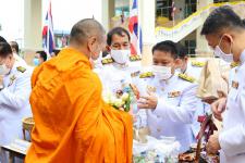 พิธีทำบุญตักบาตรพระสงฆ์ จำนวน 89 รูป ถวายเป็นพระราชกุศล เนื่องในวันคล้ายวันสวรรคต พระบาทสมเด็จพระบรมชนกาธิเบศร มหาภูมิพลอดุลยเดชมหาราช บรมนาถบพิตร 