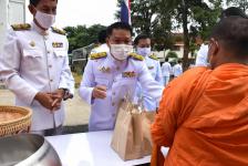พิธีทำบุญตักบาตรพระสงฆ์ จำนวน 89 รูป ถวายเป็นพระราชกุศล เนื่องในวันคล้ายวันสวรรคต พระบาทสมเด็จพระบรมชนกาธิเบศร มหาภูมิพลอดุลยเดชมหาราช บรมนาถบพิตร 