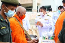 พิธีทำบุญตักบาตรพระสงฆ์ จำนวน 89 รูป ถวายเป็นพระราชกุศล เนื่องในวันคล้ายวันสวรรคต พระบาทสมเด็จพระบรมชนกาธิเบศร มหาภูมิพลอดุลยเดชมหาราช บรมนาถบพิตร 