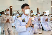 พิธีวางพวงมาลาและถวายบังคม เบื้องหน้าพระบรมฉายาลักษณ์ พระบาทสมเด็จพระบรมชนกาธิเบศ มหาภูมิพลอดุลยเดชมหาราช บรมนาถบพิตร 