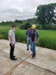 ลงพื้นที่ตรวจรับงานถนนคอนกรีตเสริมเหล็ก ตามโครงการปรับปรุงถนนโดยซ่อมแซมเป็นผิวทางคอนกรีตเสริมเหล็ก