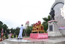 เข้าร่วมพิธีวางพวงมาลา เนื่องในวันคล้ายวันสวรรคต พระบาทสมเด็จพระจุลจอมเกล้าเจ้าอยู่หัว