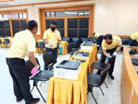 ดำเนินการทำความสะอาด บริเวณพื้นที่โดยรอบห้องประชุมองค์การบริหารส่วนจังหวัดตาก เพื่อป้องกันการแพร่ระบาดของโรคติดเชื้อไวรัสโคโรนา 2019 ในระหว่างวันรับสมัครเลือกตั้ง