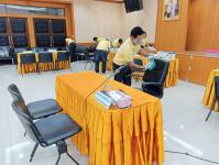 ดำเนินการทำความสะอาด บริเวณพื้นที่โดยรอบห้องประชุมองค์การบริหารส่วนจังหวัดตาก เพื่อป้องกันการแพร่ระบาดของโรคติดเชื้อไวรัสโคโรนา 2019 ในระหว่างวันรับสมัครเลือกตั้ง