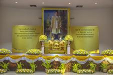 พิธีวางพานพุ่มและพิธีถวายบังคม เนื่องในวันคล้ายวันพระบรมราชสมภพ พระบาทสมเด็จพระบรมชนกาธิเบศร มหาภูมิพลอดุลยเดชมหาราช บรมนาถบพิตร วันชาติ และวันพ่อแห่งชาติ 5 ธันวาคม 2563 