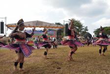 ร่วมพิธีเปิดงานสืบสานประเพณีปีใหม่ม้ง อำเภอพบพระ ประจำปีงบประมาณ 2564