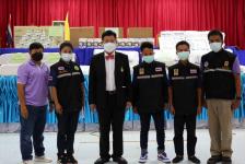 นายก อบจ.ตาก นำทีมลงพื้นที่ส่งมอบวัสดุอุปกรณ์ทางการแพทย์ ณ อำเภอท่าสองยาง จังหวัดตาก