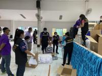 นายก อบจ.ตาก นำทีมลงพื้นที่ส่งมอบวัสดุอุปกรณ์ทางการแพทย์ ณ อำเภอท่าสองยาง จังหวัดตาก