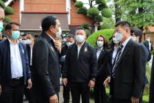 นายกณัฐวุฒิ และ สส.ธนัสถ์ ร่วมต้อนรับ นายกรัฐมนตรีที่สุโขทัย พร้อมรายงานปัญหาน้ำท่วมจังหวัดตากและหารือแนวทางแก้ไข