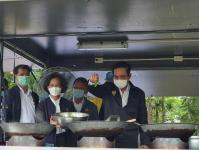 นายกณัฐวุฒิ และ สส.ธนัสถ์ ร่วมต้อนรับ นายกรัฐมนตรีที่สุโขทัย พร้อมรายงานปัญหาน้ำท่วมจังหวัดตากและหารือแนวทางแก้ไข