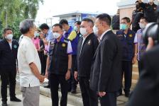 นายก อบจ.ตากร่วมต้อนรับนายชวน หลีกภัย ประธานรัฐสภา ลงพื้นที่มอบหน้ากากอนามัย และนมผงสำหรับเด็ก