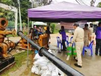 ลงพื้นที่ตรวจจุดติดตั้งเครื่องสูบน้ำและติดตามสถานการณ์น้ำท่วม ในพื้นที่ตำบลหัวเดียด และในพื้นที่บริเวณชุมชนหนองหลวง หลังศาลตากสิน