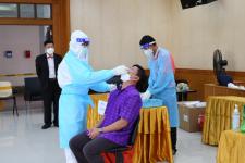 นายก อบจ.ตาก จัดโครงการตรวจคัดกรองด้วยชุดตรวจ Antigen Test Kit (ATK) ของบุคลากรองค์การบริหารส่วนจังหวัดตาก