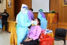 นายก อบจ.ตาก จัดโครงการตรวจคัดกรองด้วยชุดตรวจ Antigen Test Kit (ATK) ของบุคลากรองค์การบริหารส่วนจังหวัดตาก