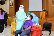 นายก อบจ.ตาก จัดโครงการตรวจคัดกรองด้วยชุดตรวจ Antigen Test Kit (ATK) ของบุคลากรองค์การบริหารส่วนจังหวัดตาก