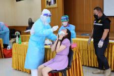 นายก อบจ.ตาก จัดโครงการตรวจคัดกรองด้วยชุดตรวจ Antigen Test Kit (ATK) ของบุคลากรองค์การบริหารส่วนจังหวัดตาก