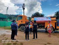 ลงพื้นที่ติดตามสถานการณ์น้ำท่วม และนำรถน้ำไปบริการช่วยเหลือประชาชน เพื่อการอุปโภคบริโภค ในพื้นที่อำเภออุ้มผาง