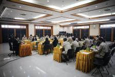 นายก อบจ.ตาก เป็นประธานการประชุมหัวหน้าส่วนราชการ เพื่อติดตามและเร่งรัดให้เป็นไปตามแผนการดำเนินงานไตรมาสแรกของปี