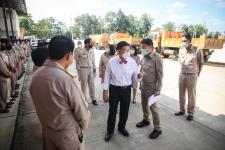 นายก อบจ.ตาก ตรวจความพร้อมเครื่องจักรกลชุดใหม่ พร้อมออกให้บริการประชาชนทั้ง 9 อำเภอ