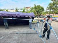 ดำเนินการจัดเตรียมสถานที่และทำความสะอาดฉีดพ่นน้ำยาแอลกอฮอร์ บริเวณห้องประชุมองค์การบริหารส่วนจังหวัดตาก เพื่อรองรับการฉีดวัคซีนป้องกันโรคติดเชื้อไวรัสโคโรนา 2019 (Moderna เข็มที่ 2)