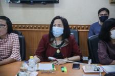 เข้าร่วมรับฟัง การนำเสนอรายละเอียด เทคโนโลยีด้านการสื่อสาร ที่สามารถนำมาใช้ในการบริหารจัดการองค์กร การประชาสัมพันธ์ การวางระบบควบคุมต่างๆ