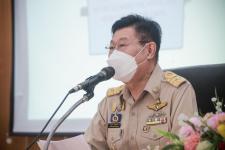 นายกองค์การบริหารส่วนจังหวัดตาก กล่าวต้อนรับ พร้อมมอบของที่ระลึก ให้กับคณะสำนักงาน ป.ป.ช. ประจำจังหวัดตาก ในการติดตามโครงการ STRONG-จิตพอเพียงต้านทุจริต จังหวัดตาก