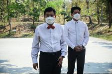 ได้มอบหมายให้ สำนักช่าง องค์การบริหารส่วนจังหวัดตาก นำเจ้าหน้าที่ ลงพื้นที่ร่วมดำเนินการ จัดเรียงหินกรวด ในบริเวณ ไม้กลายเป็นหิน ต้นที่ 1