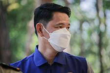 นายกองค์การบริหารส่วนจังหวัดตาก ในฐานะผู้อำนวยการอุทยานธรณีไม้กลายเป็นหินตาก พร้อมด้วยผู้บริหาร และหัวหน้าส่วนการงานองค์การบริหารส่วนจังหวัดตาก ร่วมเป็นสักขีพยานในการวัดความยาวของไม้กลายเป็นหินหลุมที่ 1 ร่วมกับกรมทรัพยากรธรณี ณ อุทยานแห่งชาติดอยสอยมาลัย-ไ
