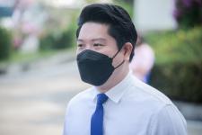 นายณัฐวุฒิ ทวีเกื้อกูลกิจ นายกองค์การบริหารส่วนจังหวัดตาก และ ว่าที่ ดร.ฑีฆะพล ทวีเกื้อกูลกิจ รองนายกองค์การบริหารส่วนจังหวัดตาก พร้อมคณะผู้บริหารและหัวหน้าส่วนราชการ ร่วมเป็นกำลังใจให้กับพี่น้องประชาชนที่เข้ามารับบริการฉีดวัคซีนโมเดอนา