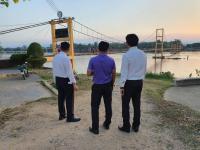 นายก อบจ.ตาก ลงพื้นที่ตรวจสอบความเรียบร้อย บริเวณสะพานสมโภชน์กรุงรัตนโกสินทร์ 200 ปี
