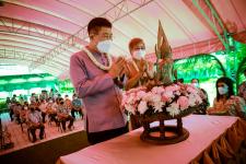 องค์การบริหารส่วนจังหวัดตาก ร่วมรดน้ำดำหัวและขอพร นายณัฐวุฒิ ทวีเกื้อกูลกิจ นายกองค์การบริหารส่วนจังหวัดตากและนางกฤตินี ทวีเกื้อกูลกิจ