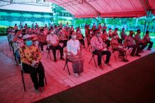 องค์การบริหารส่วนจังหวัดตาก ร่วมรดน้ำดำหัวและขอพร นายณัฐวุฒิ ทวีเกื้อกูลกิจ นายกองค์การบริหารส่วนจังหวัดตากและนางกฤตินี ทวีเกื้อกูลกิจ